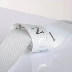 BÅND LOGO 25 MM X 2,5 M GRÅT SØLVFARVET